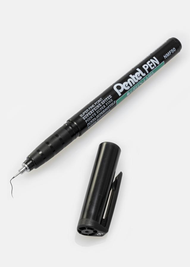 Pentel NMF50 - Czarny Pisak do albumów - 0,5 mm